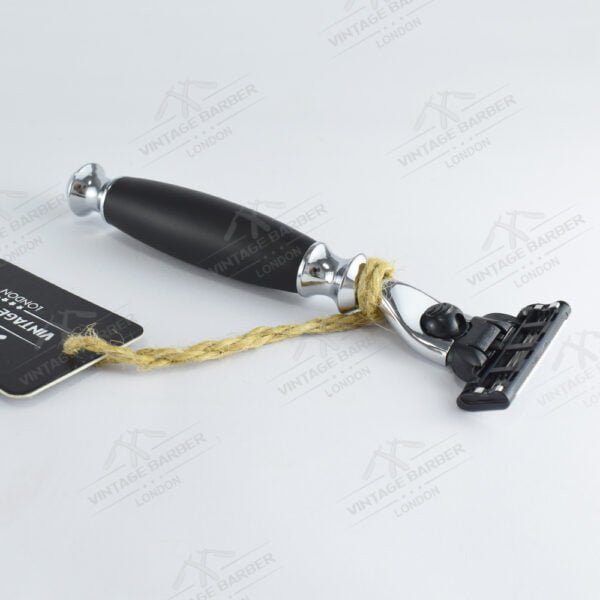 Cartridge razor comes with Gillette Mach3 head and Zinc Base chromed luxury look give you a comfortable shave. Have you shave today with classical shaver. Try with our traditional shaver today!